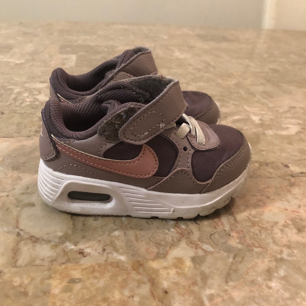 Girls shoes